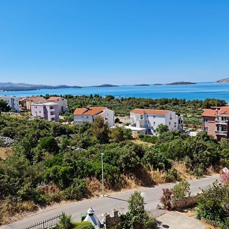Apartment Luka With Balcony, Sea View And Free Parking Шибеник Экстерьер фото