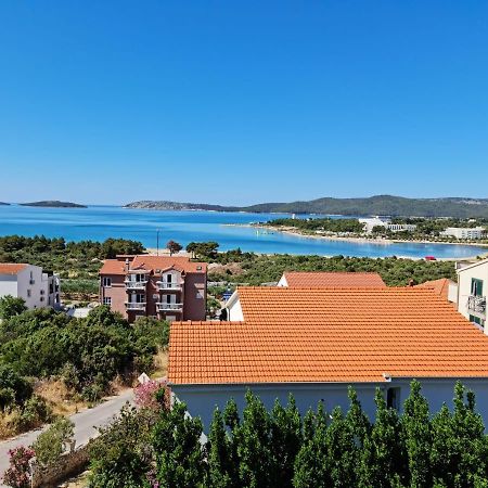 Apartment Luka With Balcony, Sea View And Free Parking Шибеник Экстерьер фото