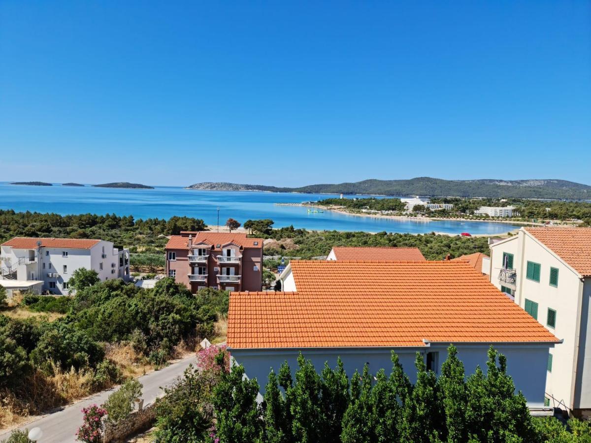 Apartment Luka With Balcony, Sea View And Free Parking Шибеник Экстерьер фото