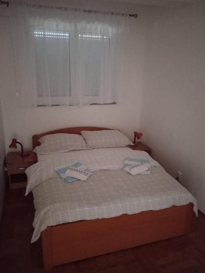 Apartment Luka With Balcony, Sea View And Free Parking Шибеник Экстерьер фото