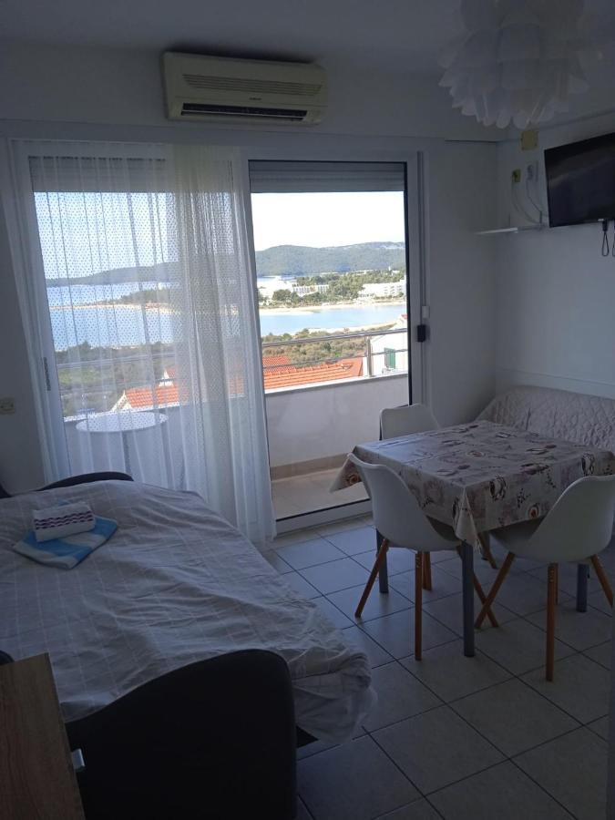Apartment Luka With Balcony, Sea View And Free Parking Шибеник Экстерьер фото