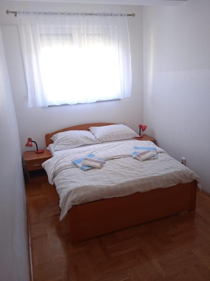 Apartment Luka With Balcony, Sea View And Free Parking Шибеник Экстерьер фото