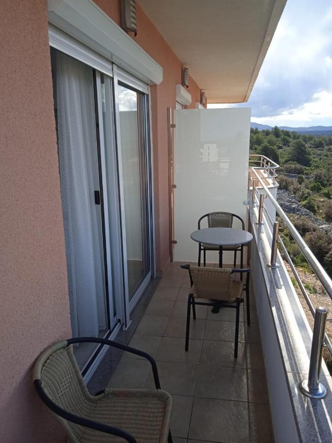 Apartment Luka With Balcony, Sea View And Free Parking Шибеник Экстерьер фото