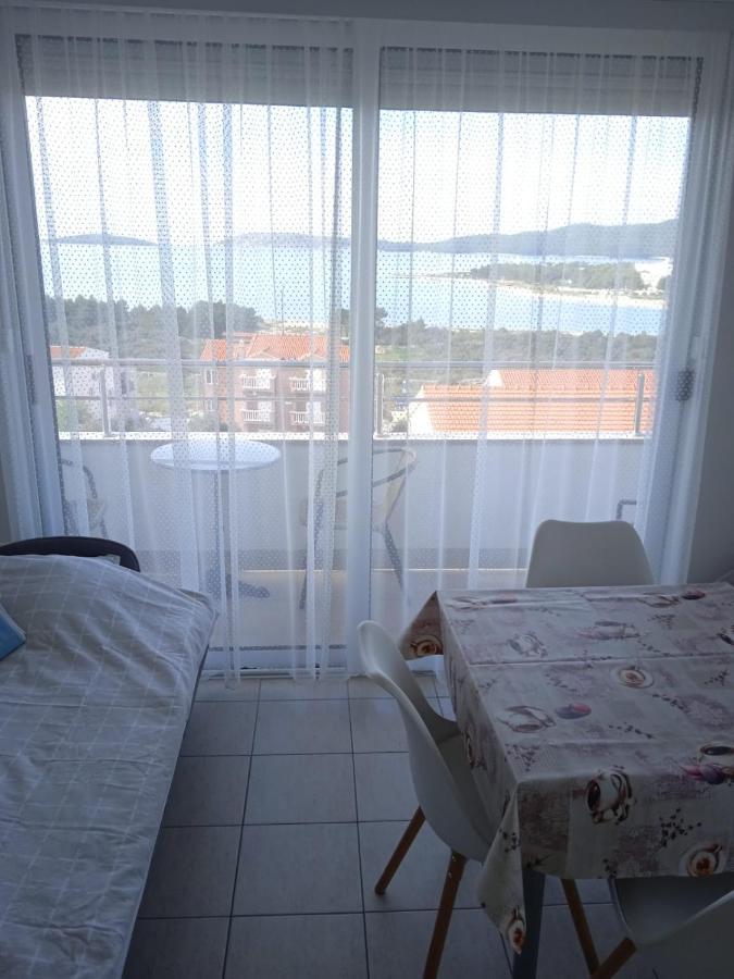 Apartment Luka With Balcony, Sea View And Free Parking Шибеник Экстерьер фото