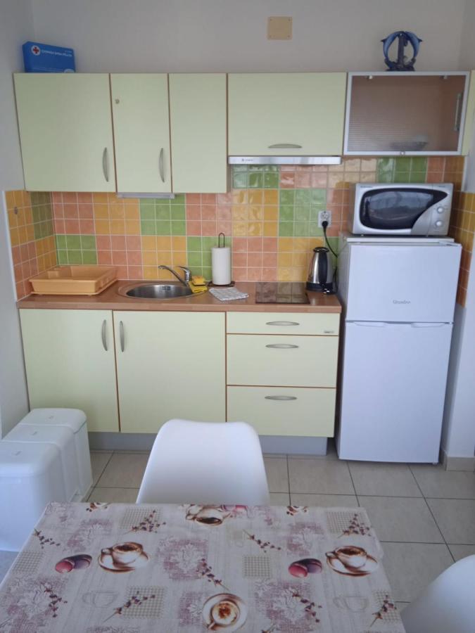 Apartment Luka With Balcony, Sea View And Free Parking Шибеник Экстерьер фото